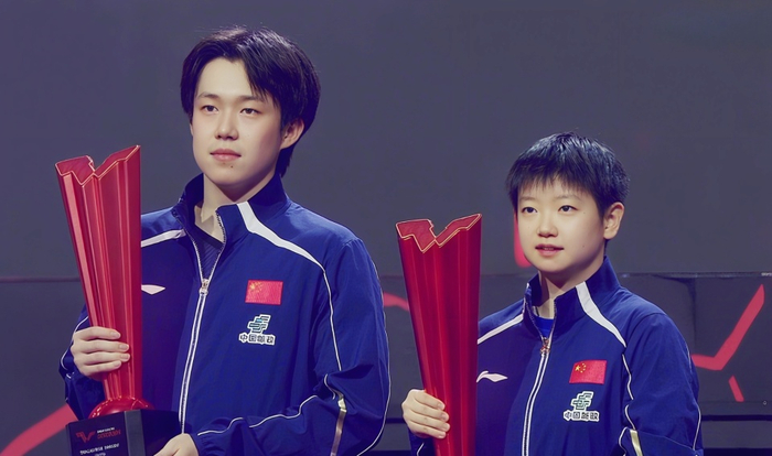 开云体育下载入口-国乒机场照:孙颖莎被围堵,王曼昱陈幸同陈熠聚餐,林诗栋无表情|新加坡|大满贯|教练|王皓_新浪体育_新浪新闻